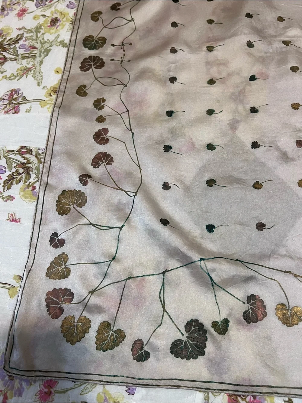 Vintage Scarves by Vera Pure Silk Scarf Ivy Leaf Border Hand Rolled ~30" Square - Picture 6 of 10